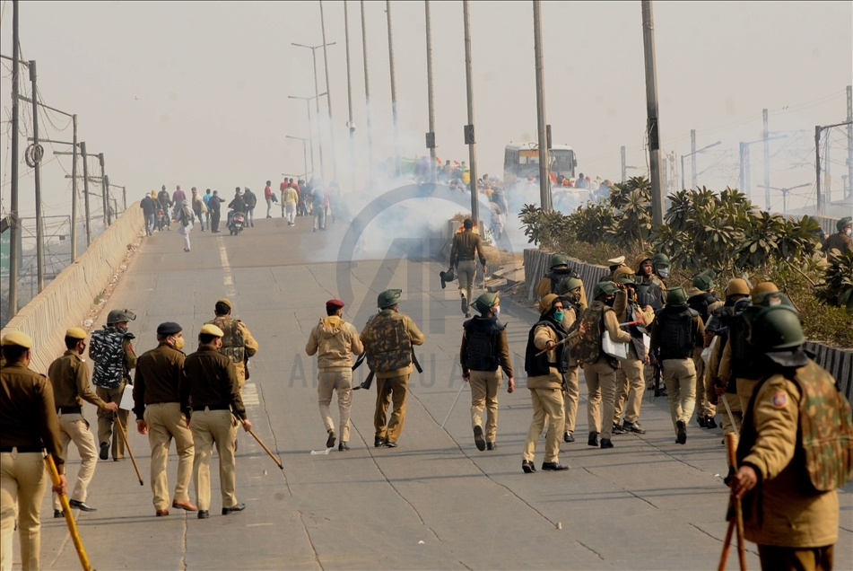 Polis, Hindistan'da yeni tarım reformu protestosuna müdahale etti 