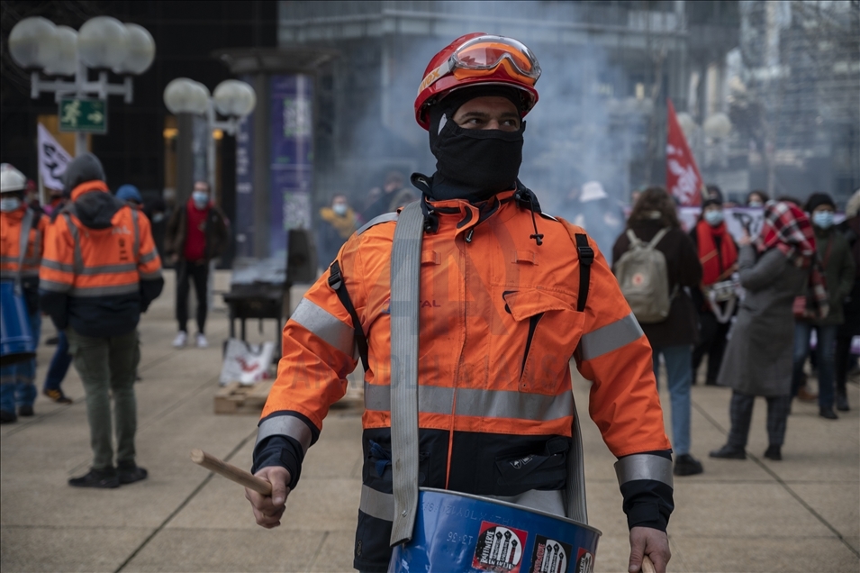 Fransa’da Grandpuits rafinerisinin kapatılma planına karşı protesto