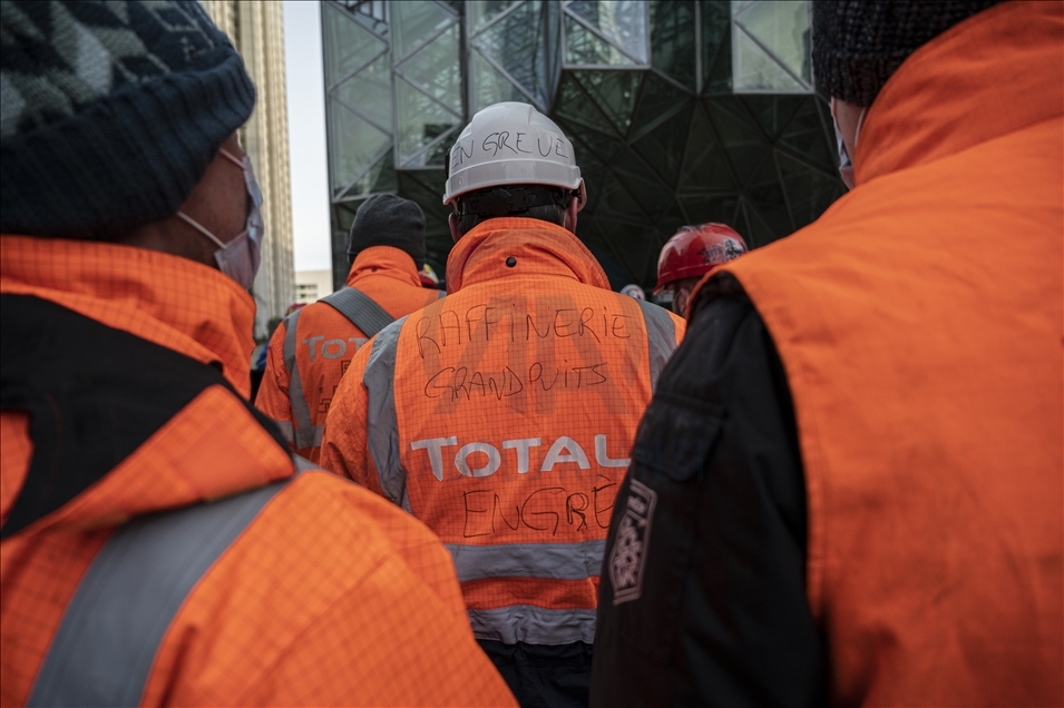 Fransa’da Grandpuits rafinerisinin kapatılma planına karşı protesto
