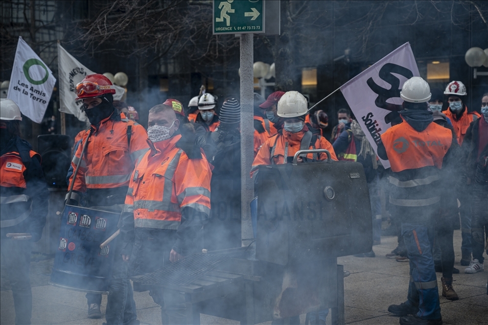 Fransa’da Grandpuits rafinerisinin kapatılma planına karşı protesto