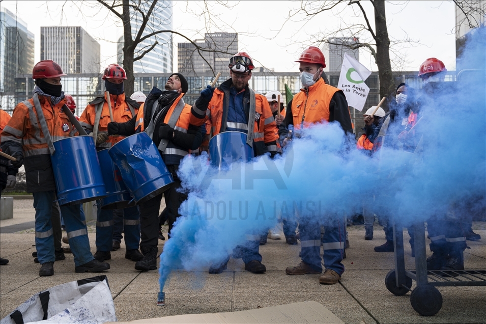 Fransa’da Grandpuits rafinerisinin kapatılma planına karşı protesto