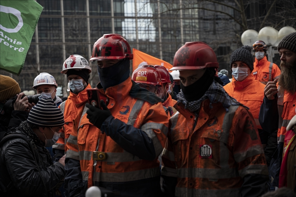Fransa’da Grandpuits rafinerisinin kapatılma planına karşı protesto