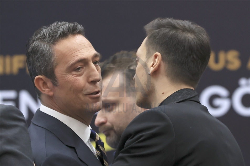 El futbolista y excampeón del mundo, Mesut Ozil, llega al Fenerbahce de Turquía