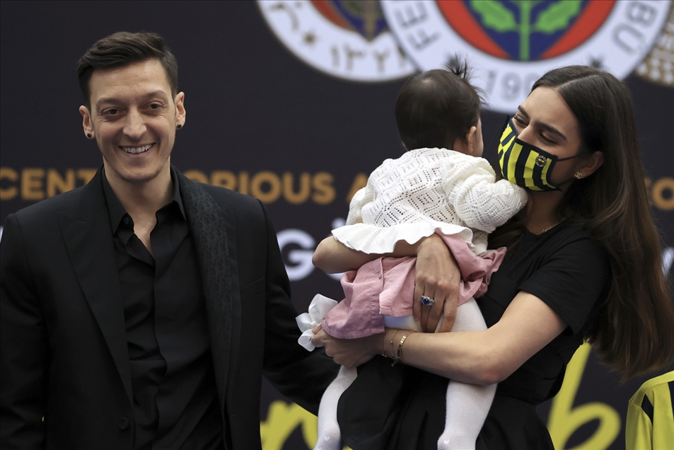 El futbolista y excampeón del mundo, Mesut Ozil, llega al Fenerbahce de Turquía