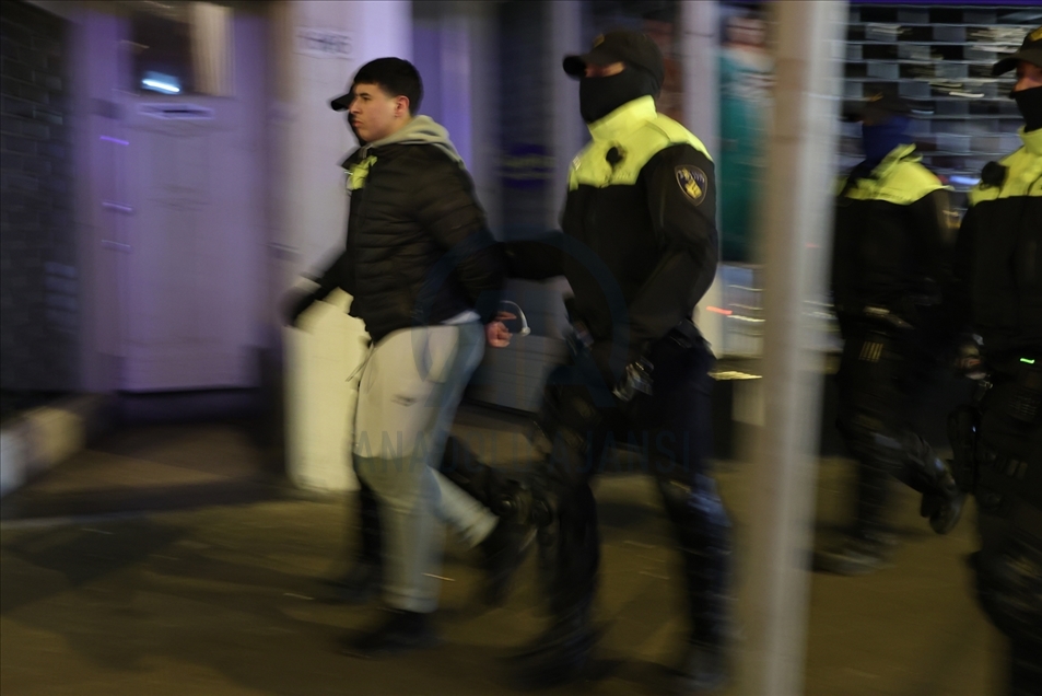 Policía interviene las protestas contra las restricciones por el COVID-19 en Países Bajos