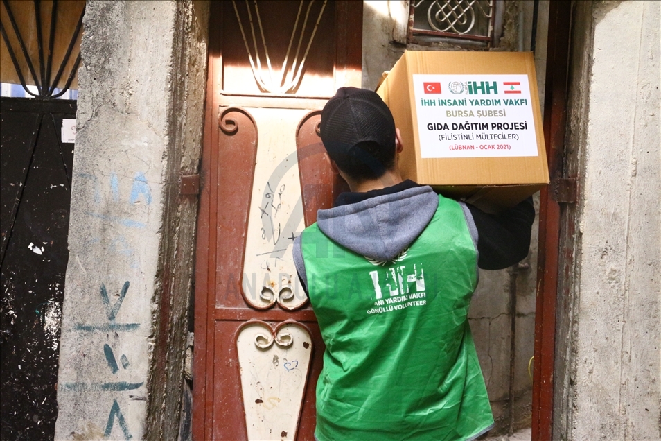 لبنان.. الإغاثة التركية توزع مساعدات على لاجئين فلسطينيين