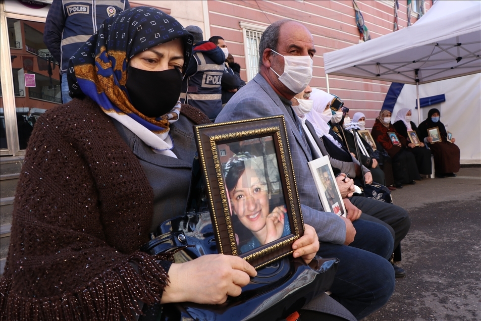 Diyarbakır anneleri evlatlarına kavuşmak için siyasetçilerden destek bekliyor