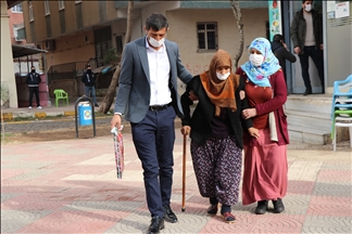 Malbateke din jî beşdarî çalakiya rûniştinê ya dayikên Diyarbekirê bû