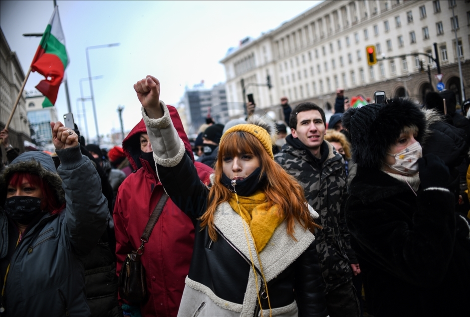  Protesta contra las medidas para detener la propagación de la COVID-19 en Sofía, Bulgaria