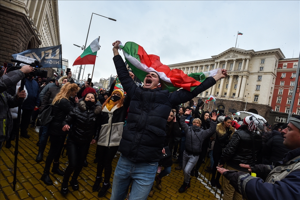 Bulgaristan'da lokanta ve bar çalışanları Kovid-19 önlemlerini protesto etti