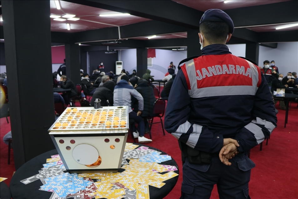 İzmir'de jandarmadan tombalacılara gece baskını