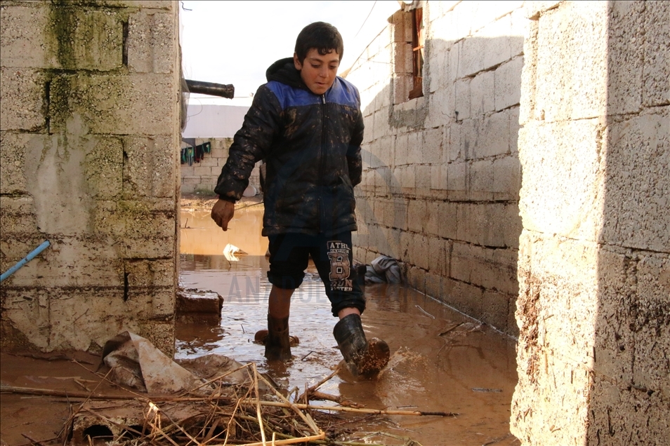 Përmbytjet përfshijnë kampin e refugjatëve në Afrin të Sirisë
