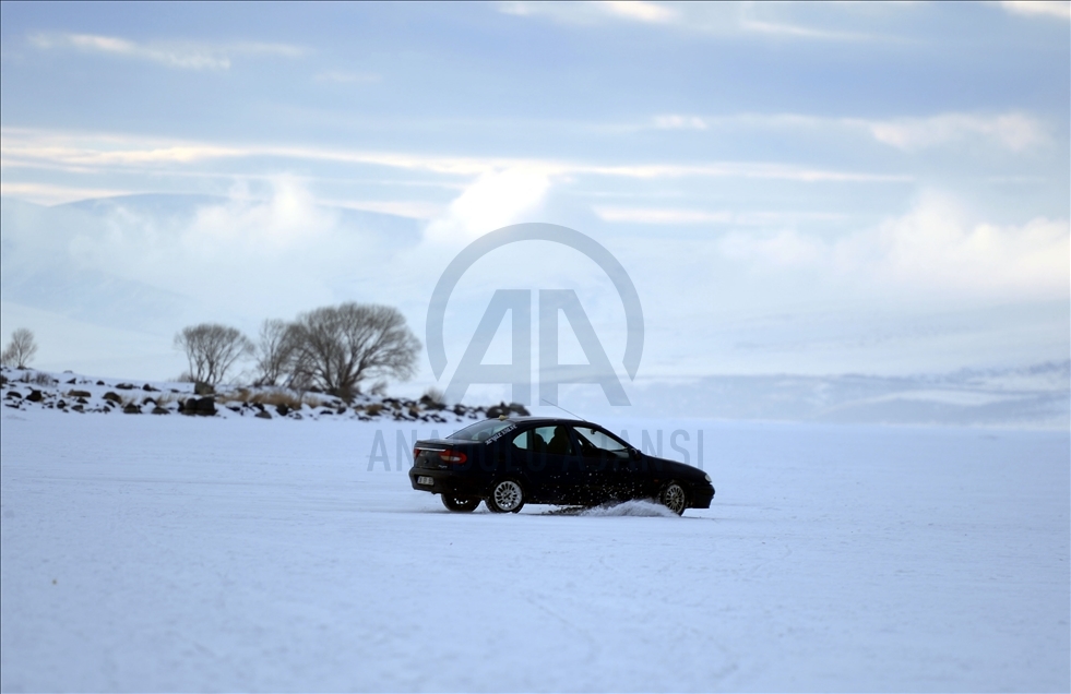 Sleigh and drift pleasure on ice-covered Lake Cildir