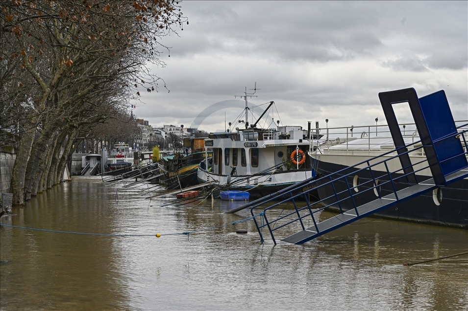 Several sections of the banks closed due to the flooding of the Seine, in Paris on February 1st, 2021.