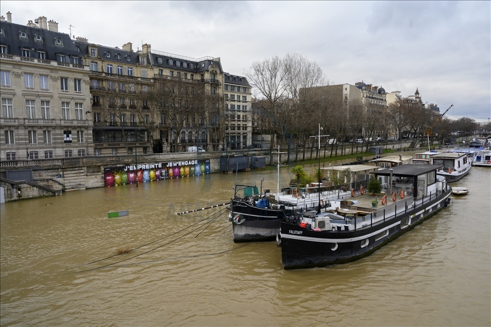 Several sections of the banks closed due to the flooding of the Seine, in Paris on February 1st, 2021.