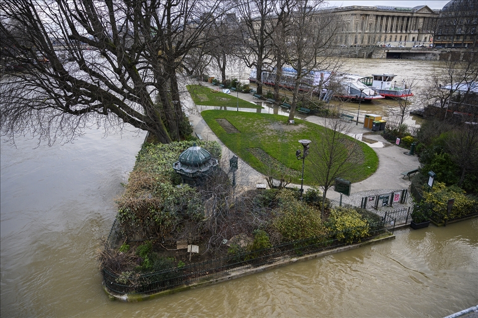 Several sections of the banks closed due to the flooding of the Seine, in Paris on February 1st, 2021.