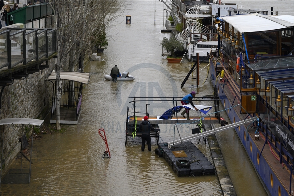 Several sections of the banks closed due to the flooding of the Seine, in Paris on February 1st, 2021.