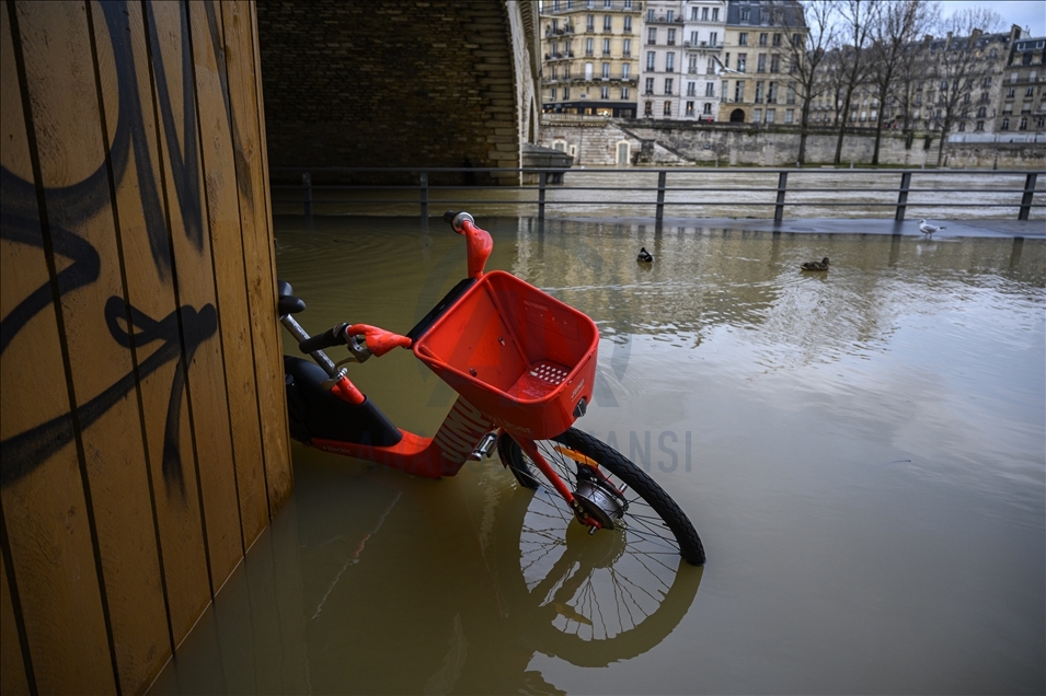 Several sections of the banks closed due to the flooding of the Seine, in Paris on February 1st, 2021.