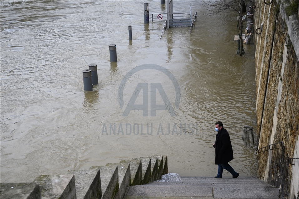 Several sections of the banks closed due to the flooding of the Seine, in Paris on February 1st, 2021.