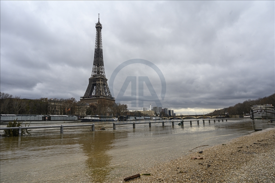 Several sections of the banks closed due to the flooding of the Seine, in Paris on February 1st, 2021.
