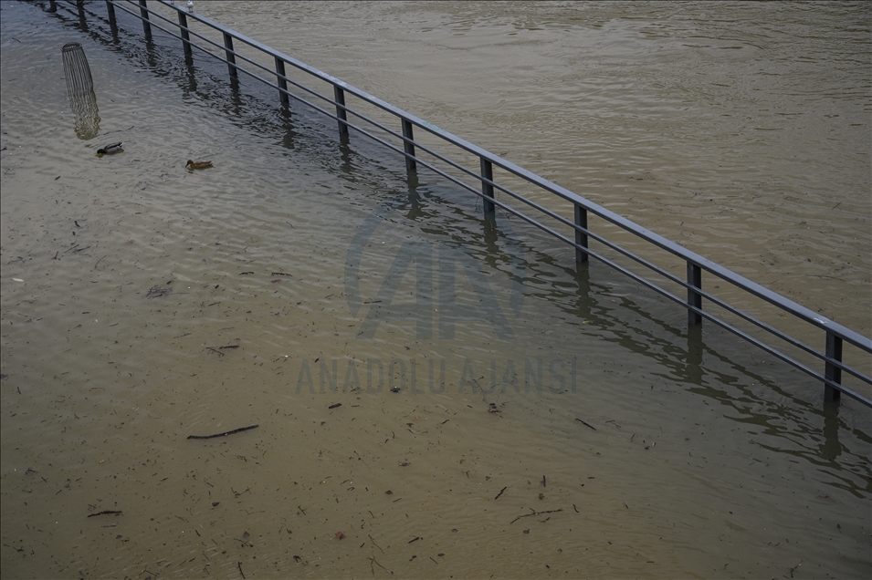 Several sections of the banks closed due to the flooding of the Seine, in Paris on February 1st, 2021.