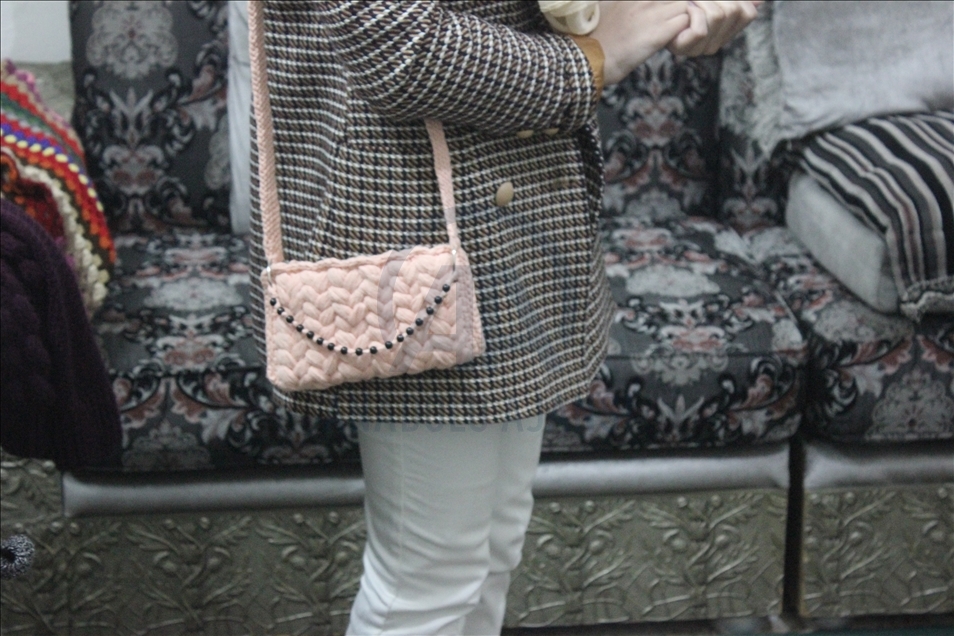 "شرابيش".. مشروع "منزلي" بالأردن رأسماله صنارة صوف