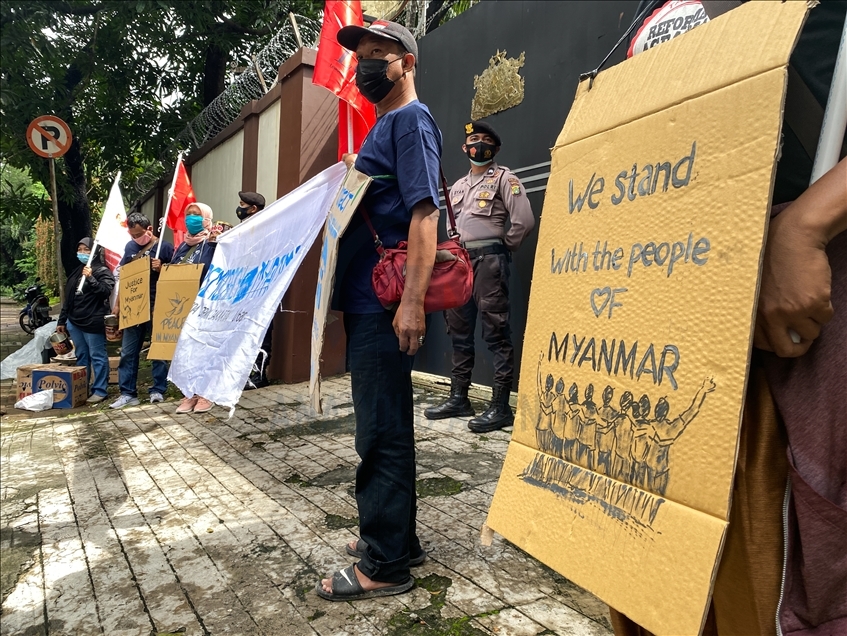 Aksi menentang kudeta Myanmar di Jakarta