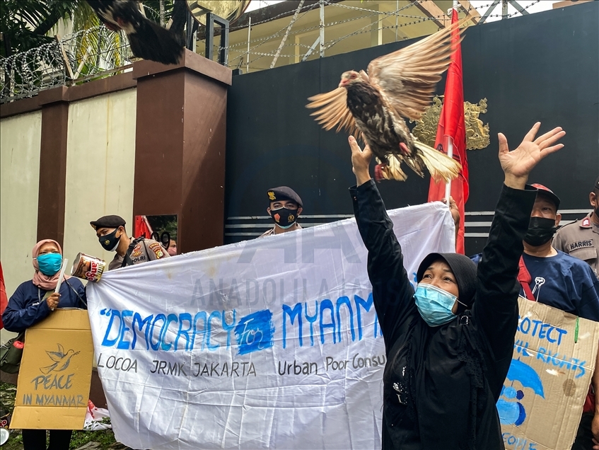 Aksi menentang kudeta Myanmar di Jakarta