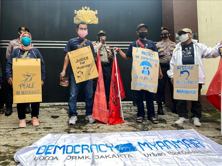 Aksi menentang kudeta Myanmar di Jakarta