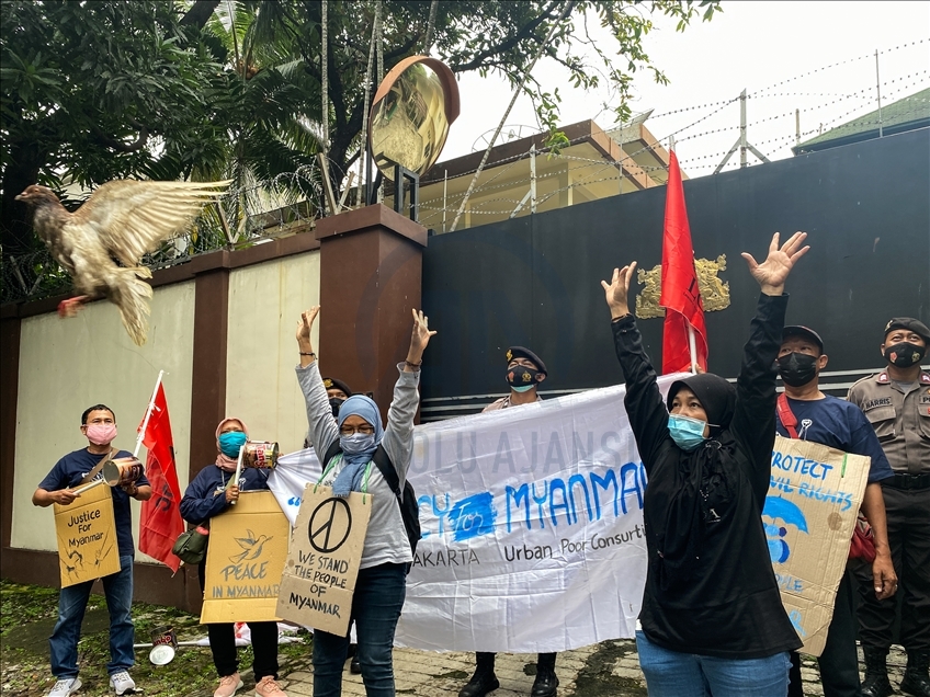 Aksi menentang kudeta Myanmar di Jakarta