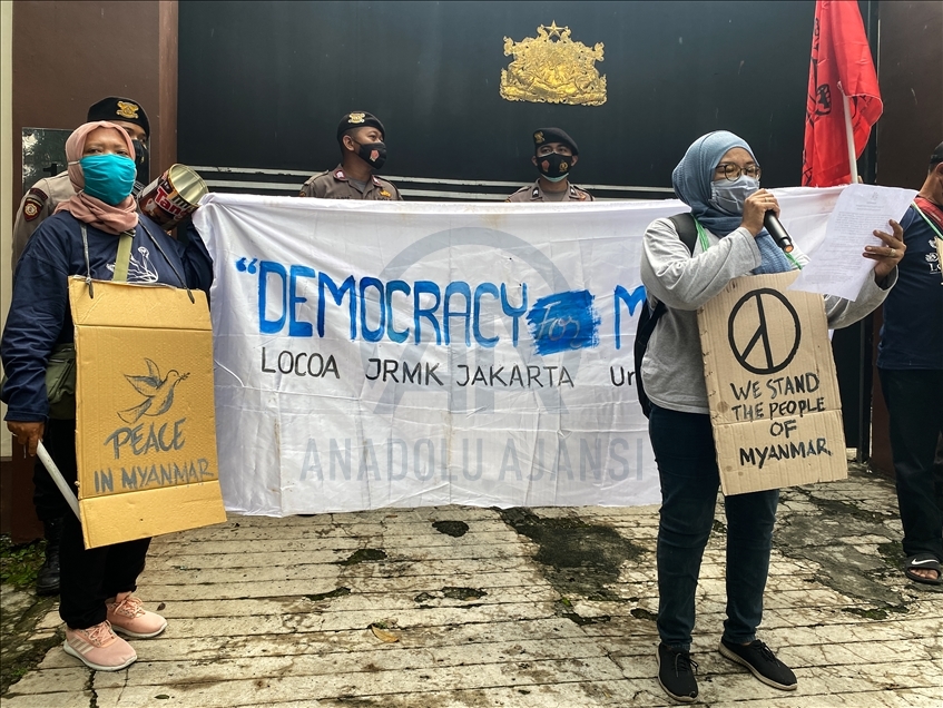 Aksi menentang kudeta Myanmar di Jakarta