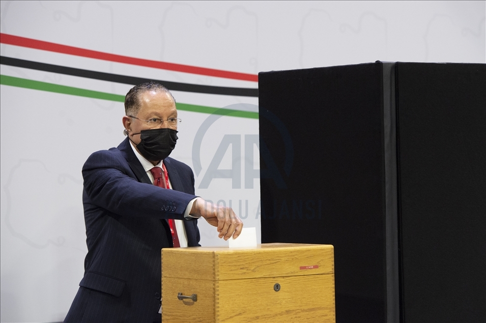 Libya'da geçici yönetimin Başkanlığına Muhammed Menfi, Başbakanlığa Abdulhamid Dibeybe seçildi