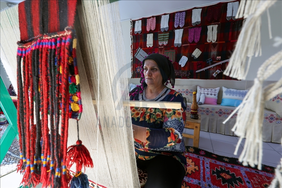 Urartu motifleriyle hazırlanan kadın kıyafetleri defileyle tanıtılacak