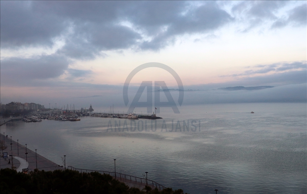 Çanakkale Boğazı yoğun sis nedeniyle çift yönlü transit gemi geçişlerine kapatıldı