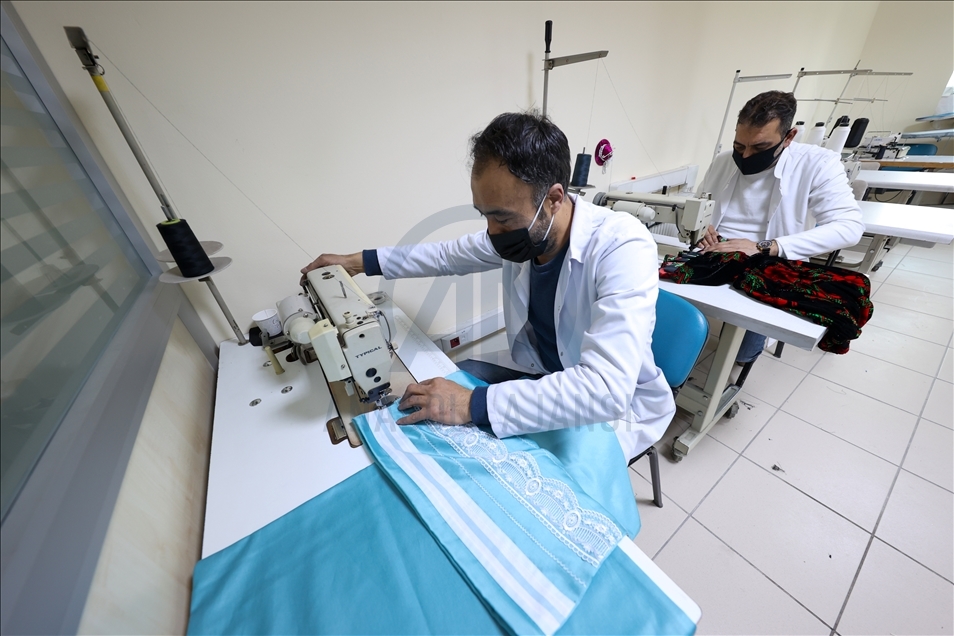 Urartu motifleriyle hazırlanan kadın kıyafetleri defileyle tanıtılacak