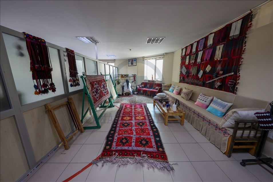 Urartu motifleriyle hazırlanan kadın kıyafetleri defileyle tanıtılacak