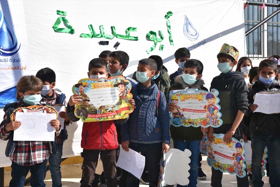 تسلم طلاب المدارس في منطقة "نبع الس