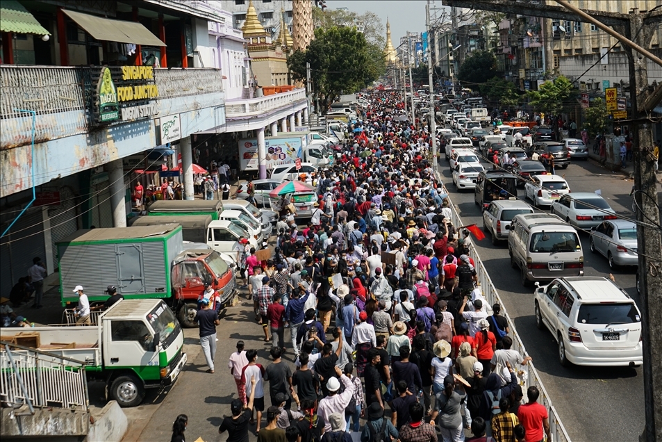 Myanmar : des manifestations pour « renverser la dictature militaire »