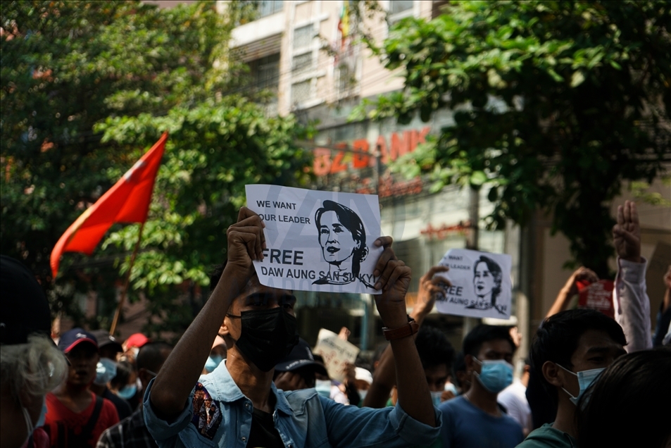 Myanmar : des manifestations pour « renverser la dictature militaire »