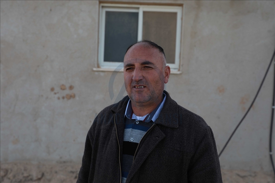 الضفة الفلسطينية.. النساء يفقدن "الأجنّة" ويلدن على "التراكتور"