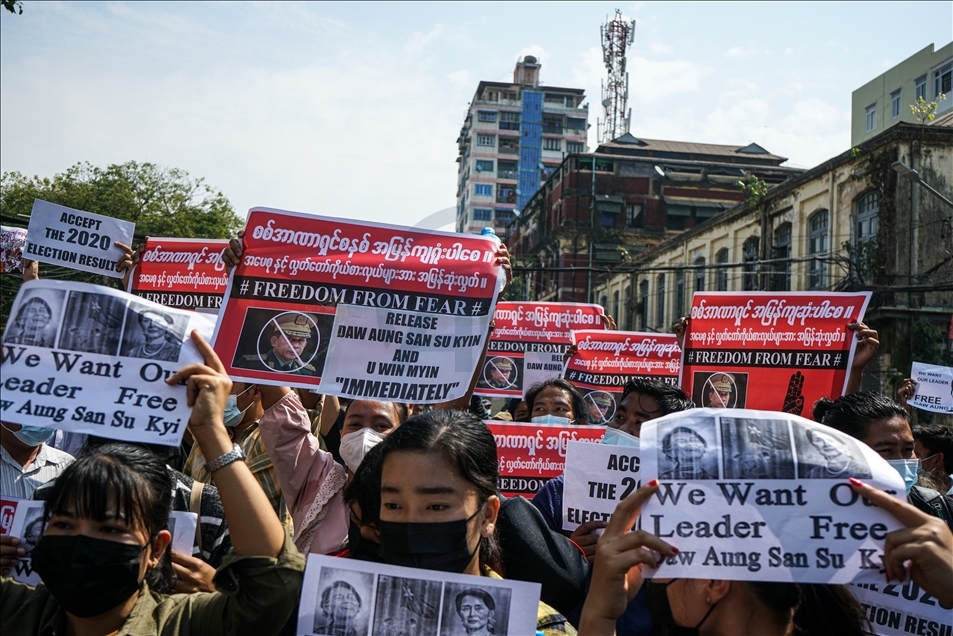 Ribuan warga tolak kudeta militer Myanmar