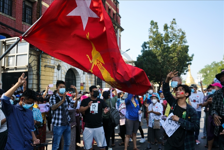 Ribuan warga tolak kudeta militer Myanmar