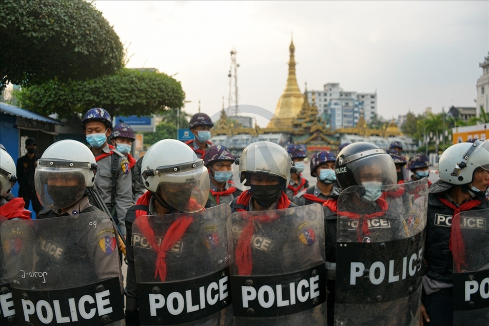 Por tercer día consecutivo continúan las manifestaciones contra el golpe de Estado en Myanmar