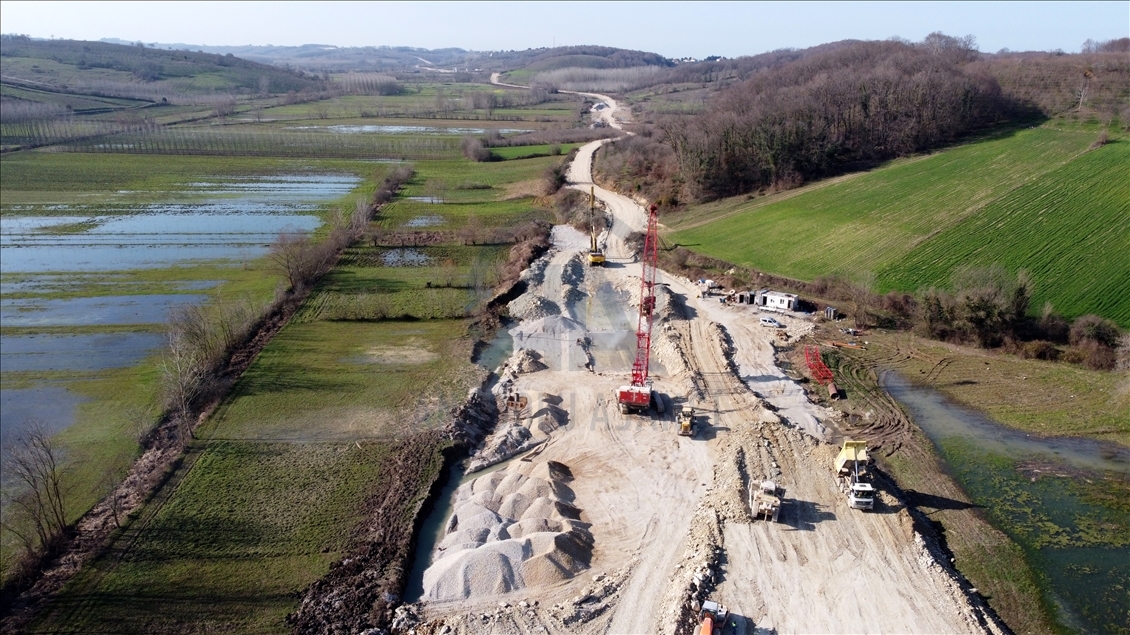 Türkiye ulaşım ağının tacı Karadeniz Sahil Yolu, Sakarya'da ilerliyor