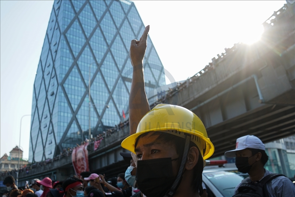 Protes anti-kudeta di Myanmar terus berlanjut meskipun ada larangan