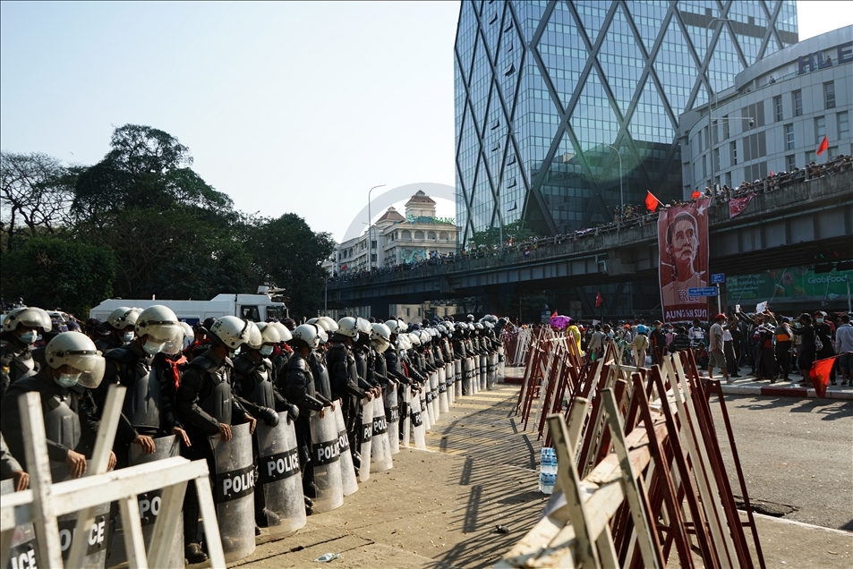 Protes anti-kudeta di Myanmar terus berlanjut meskipun ada larangan