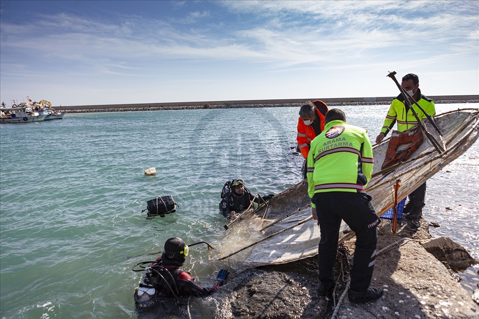 Mersin'de deniz dibi temizliği sırasında telef olmuş köpek balığı yavrusu bulundu