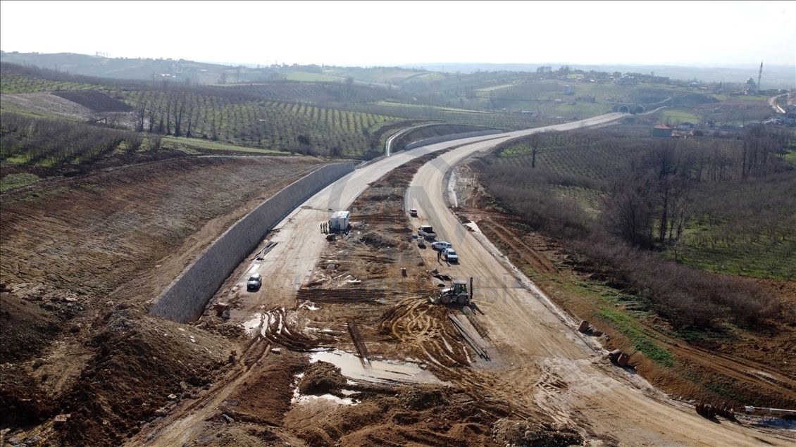 Türkiye ulaşım ağının tacı Karadeniz Sahil Yolu, Sakarya'da ilerliyor