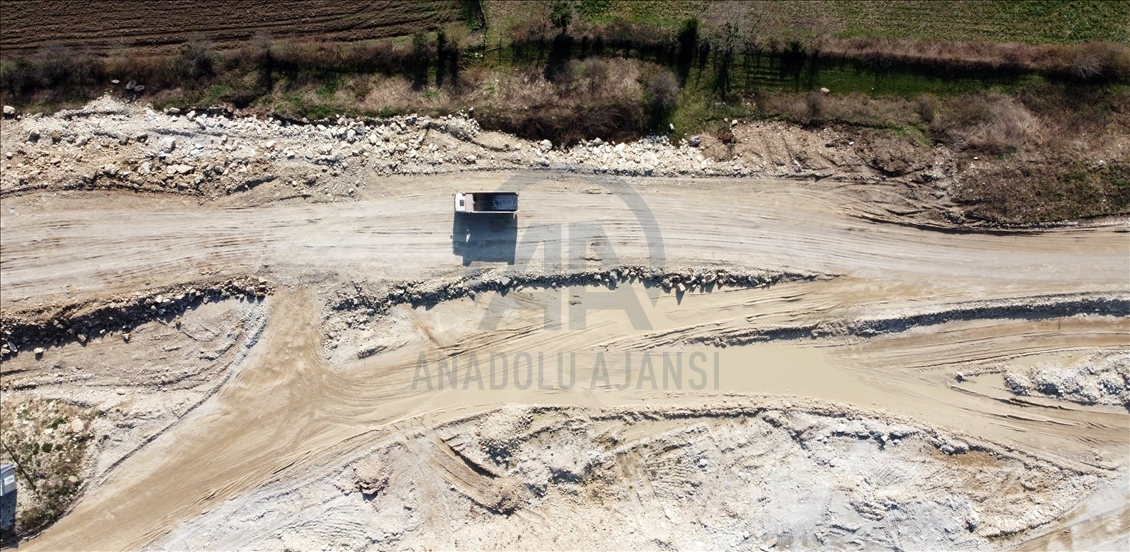 Türkiye ulaşım ağının tacı Karadeniz Sahil Yolu, Sakarya'da ilerliyor