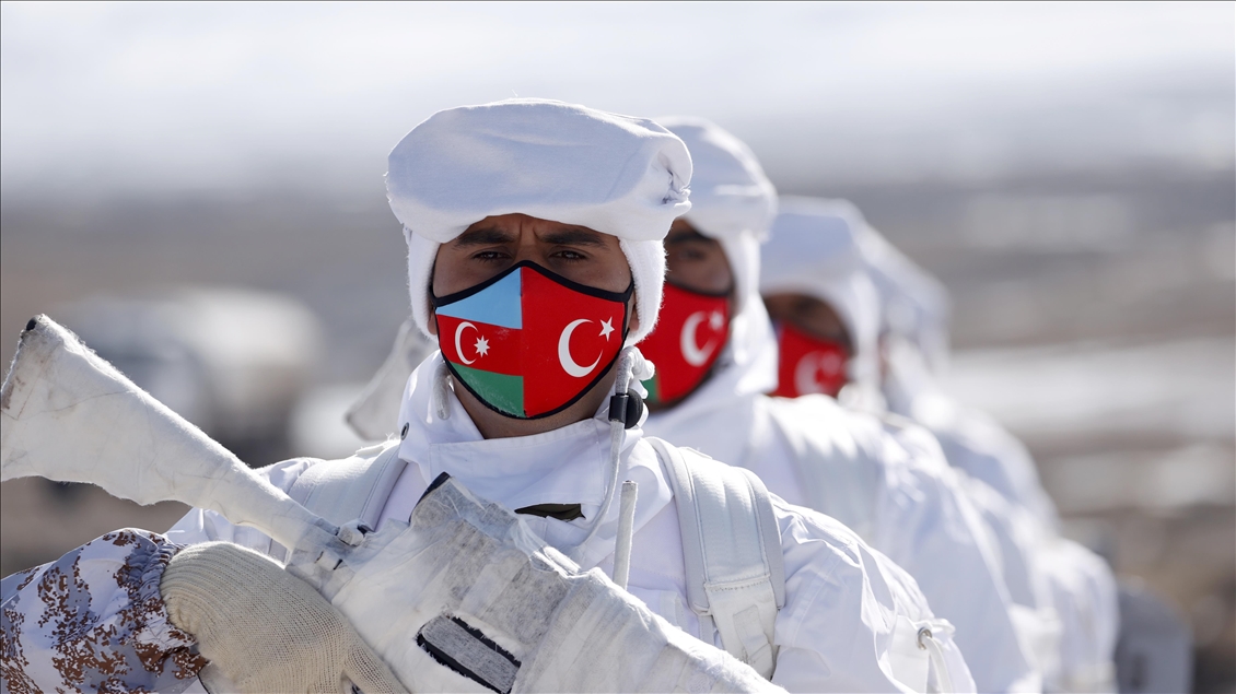 Türk Silahlı Kuvvetlerinin Kars'ta düzenlediği "Kış-2021 Tatbikatı" nefes kesiyor